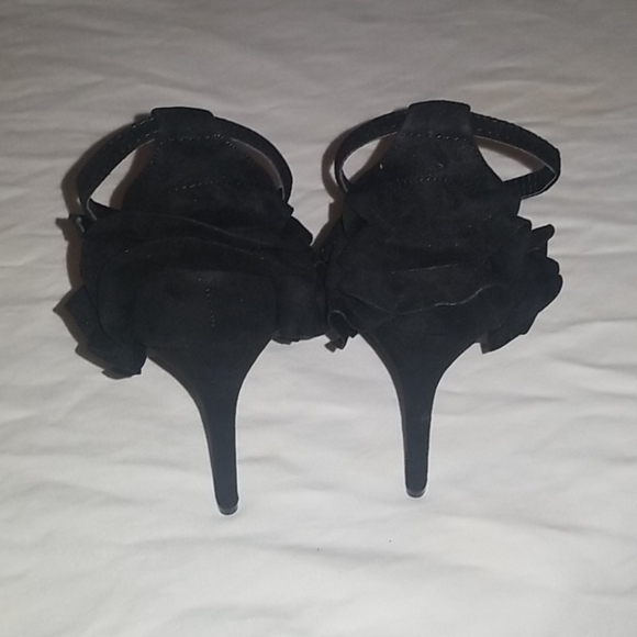 Heels - Picture 3 of 3